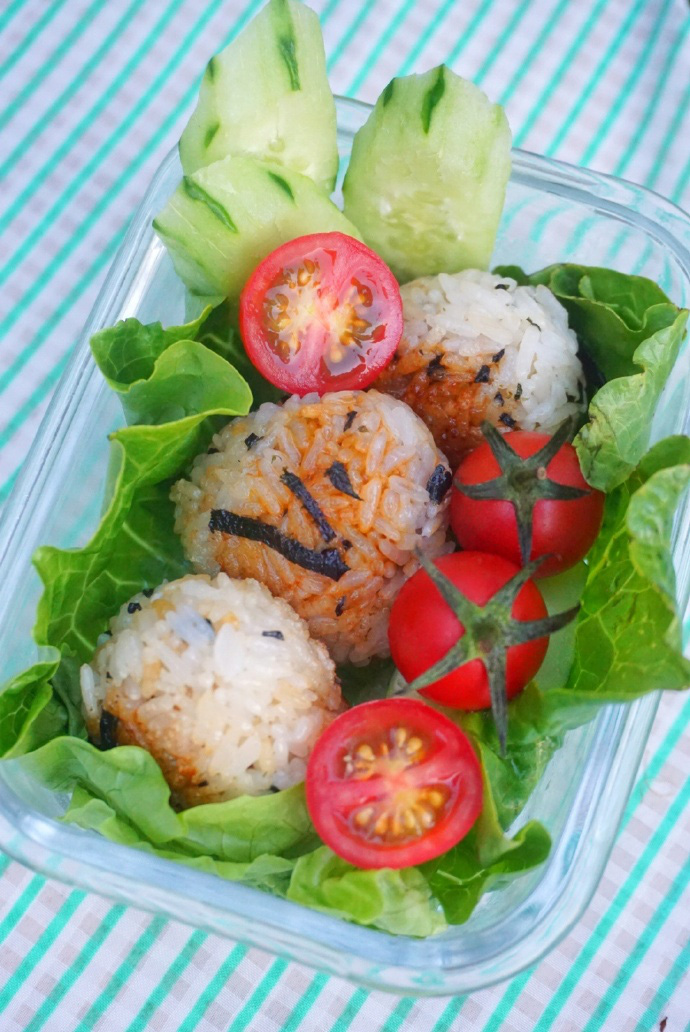 Thử làm cơm nắm rong biển sốt đậu nành kiểu Nhật vừa đẹp vừa ngon miệng - Ảnh 10. Thử làm cơm nắm rong biển sốt đậu nành kiểu Nhật vừa đẹp vừa ngon miệng - Ảnh 10.