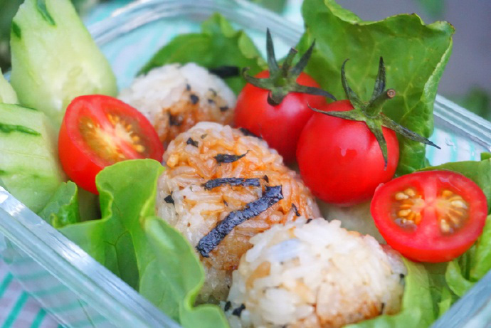 Thử làm cơm nắm rong biển sốt đậu nành kiểu Nhật vừa đẹp vừa ngon miệng - Ảnh 11. Thử làm cơm nắm rong biển sốt đậu nành kiểu Nhật vừa đẹp vừa ngon miệng - Ảnh 11.