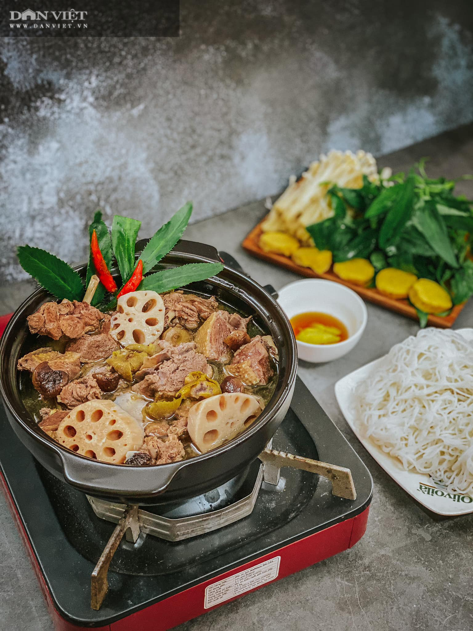 Đổi món với vịt om sấu nấu cùng củ sen và nước dừa - Ảnh 3.