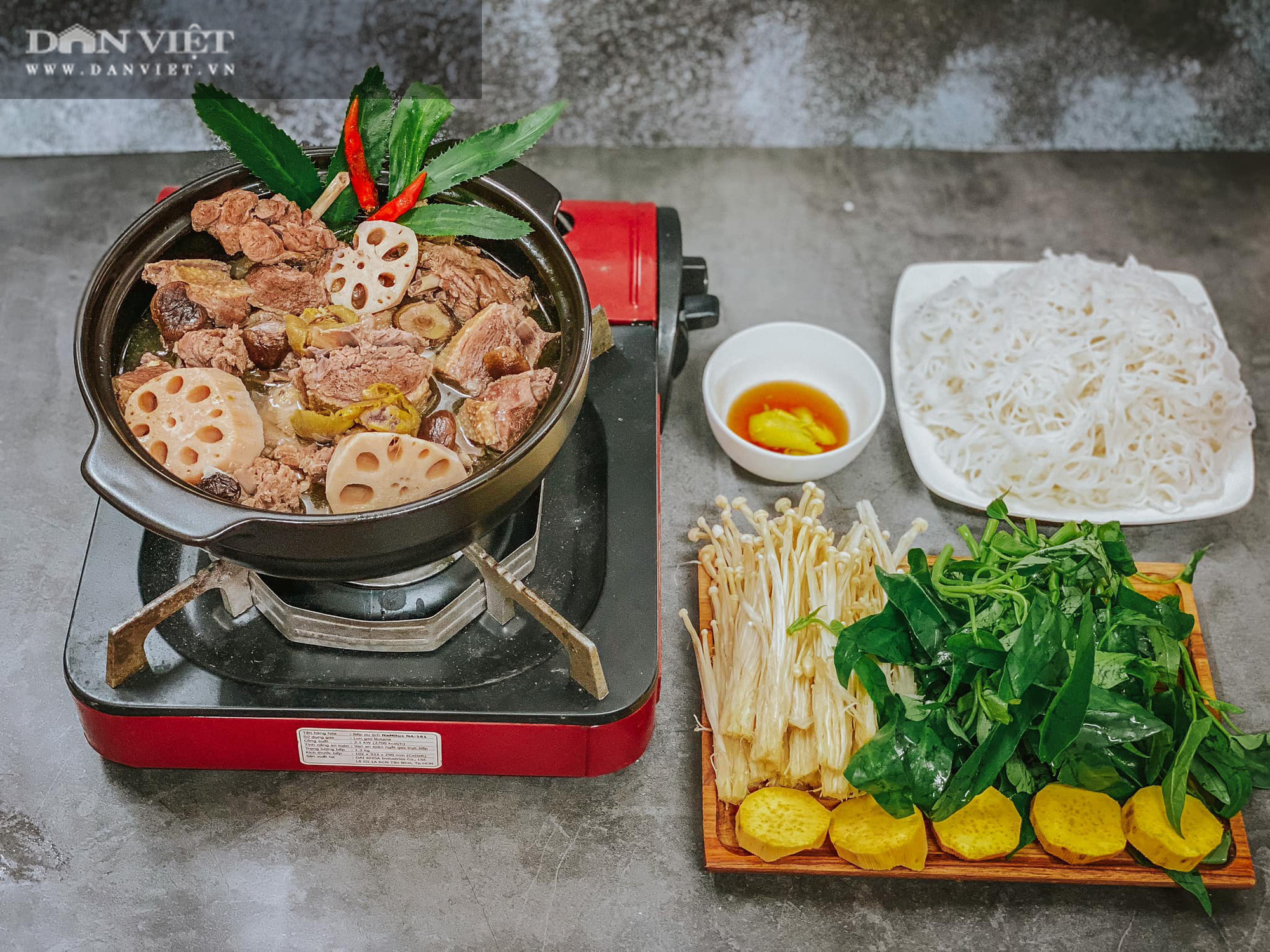 Đổi món với vịt om sấu nấu cùng củ sen và nước dừa - Ảnh 2.
