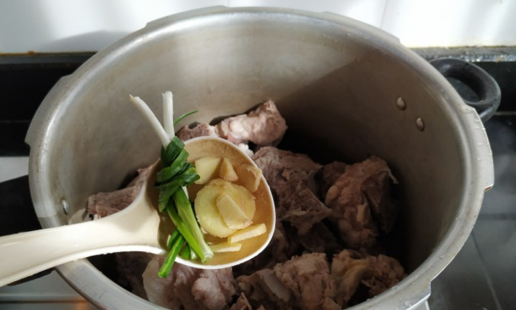 Gió lạnh về thích hợp để ăn canh sườn, muốn hầm sườn thơm, không tanh hãy nhớ 2 bước này - Ảnh 6. Gió lạnh về thích hợp để ăn canh sườn, muốn hầm sườn thơm, không tanh hãy nhớ 2 bước này - Ảnh 6.