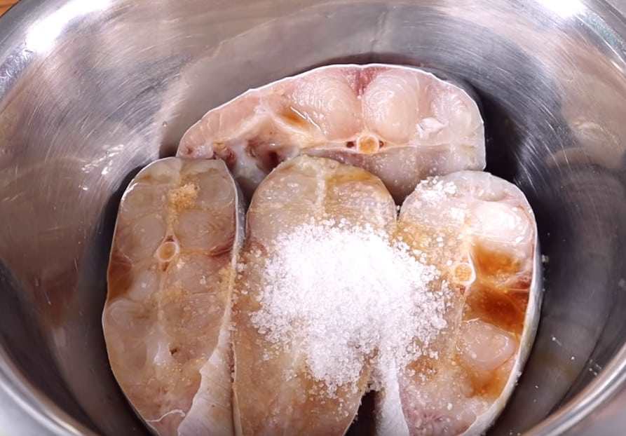 Kho cá, thêm nước nóng hay lạnh thì không tanh, nhiều người làm sai bảo sao món ăn mất ngon - Ảnh 3.