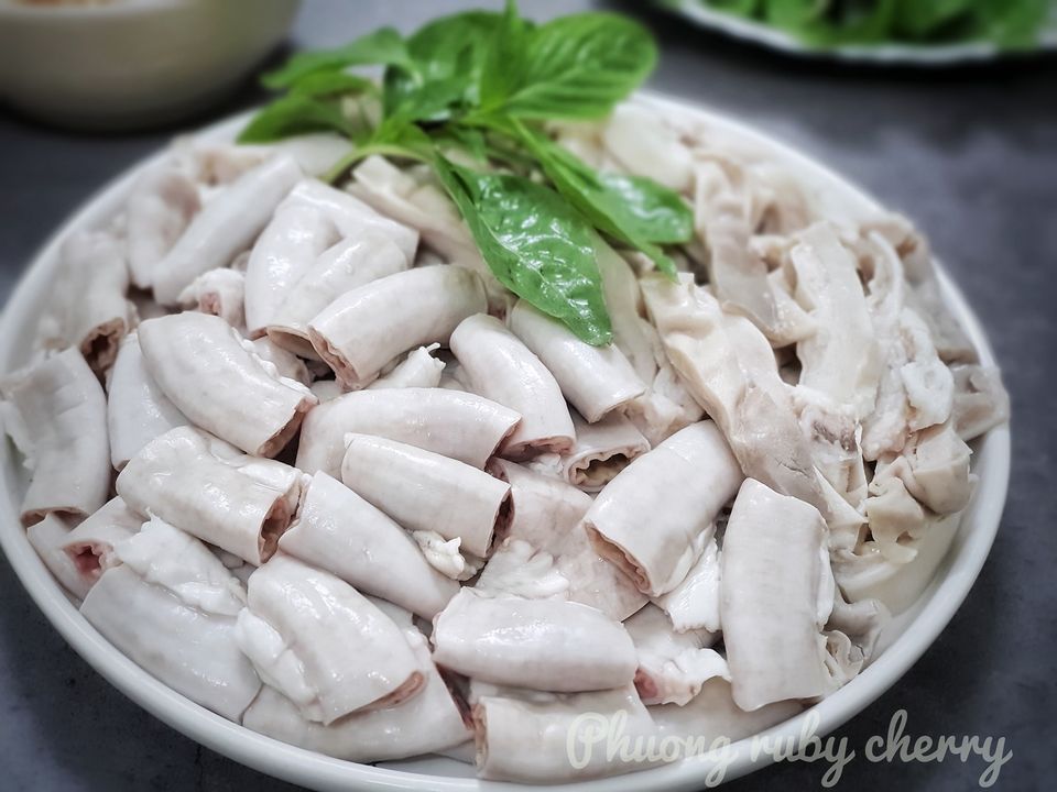 Cho thêm thứ này vào nồi, lòng lợn luộc đảm bảo vừa trắng vừa giòn ngon - Ảnh 1. Cho thêm thứ này vào nồi, lòng lợn luộc đảm bảo vừa trắng vừa giòn ngon - Ảnh 1.