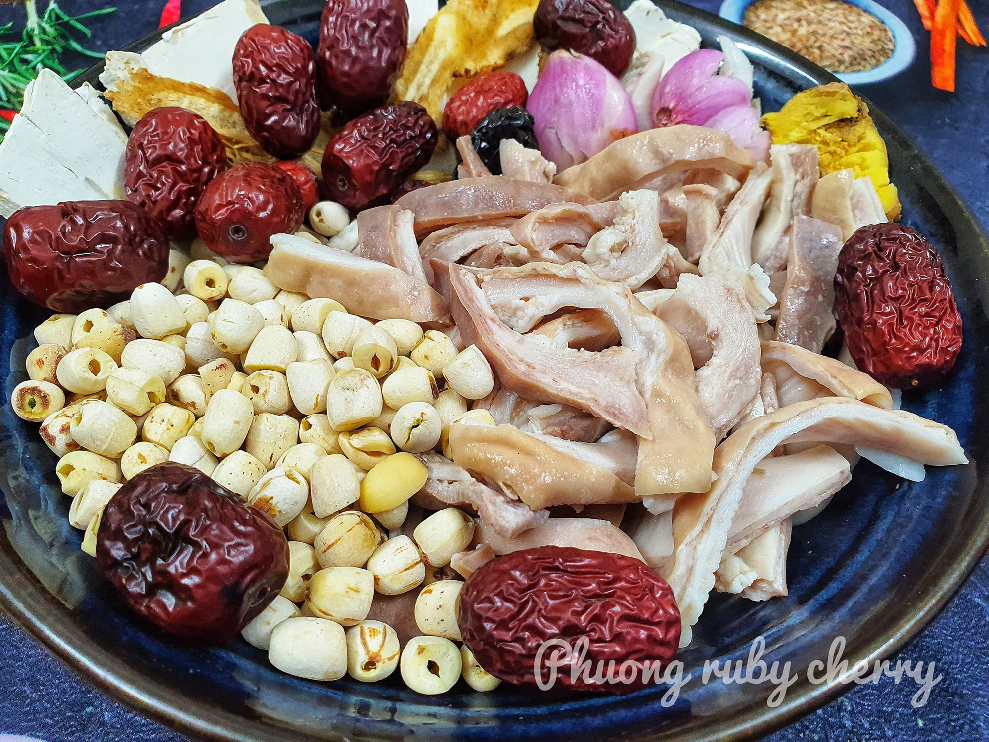 Bí quyết nấu món dạ dày hầm thuốc bắc thơm nức, bổ dưỡng - Ảnh 1. Bí quyết nấu món dạ dày hầm thuốc bắc thơm nức, bổ dưỡng - Ảnh 1.