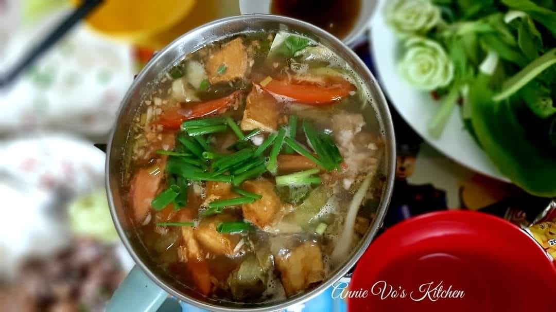 Lạ miệng với lẩu sườn non nấu cải chua - Ảnh 1. Lạ miệng với lẩu sườn non nấu cải chua - Ảnh 1.