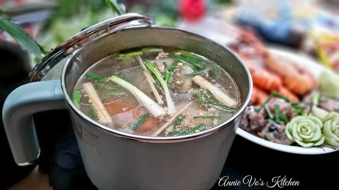 Nấu lẩu tôm càng thơm ngon hấp dẫn cho ngày trời lạnh - Ảnh 7. Nấu lẩu tôm càng thơm ngon hấp dẫn cho ngày trời lạnh - Ảnh 7.