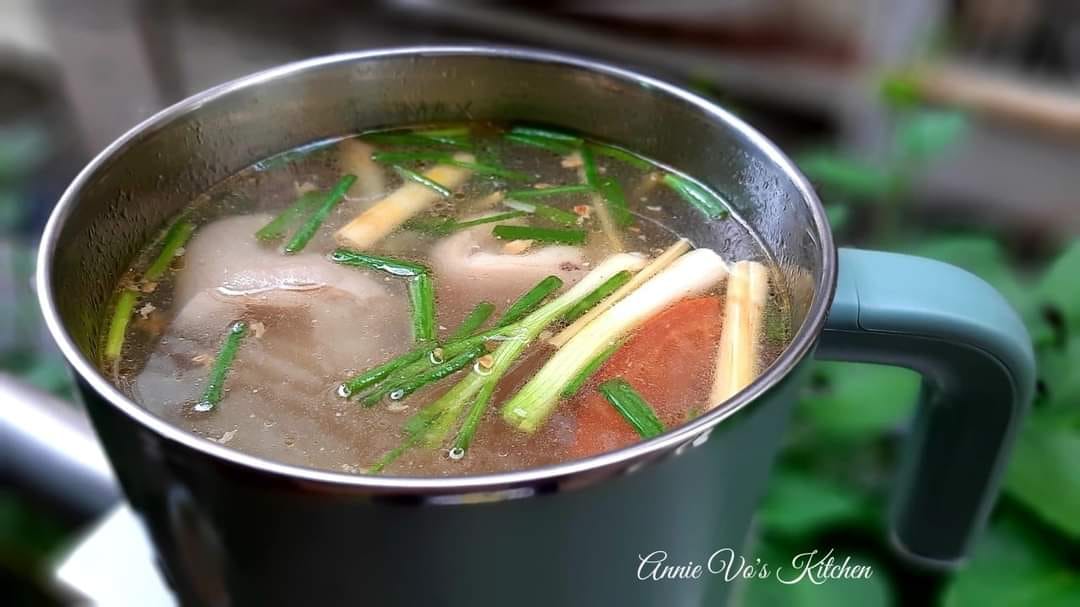 Nấu lẩu tôm càng thơm ngon hấp dẫn cho ngày trời lạnh - Ảnh 6. Nấu lẩu tôm càng thơm ngon hấp dẫn cho ngày trời lạnh - Ảnh 6.