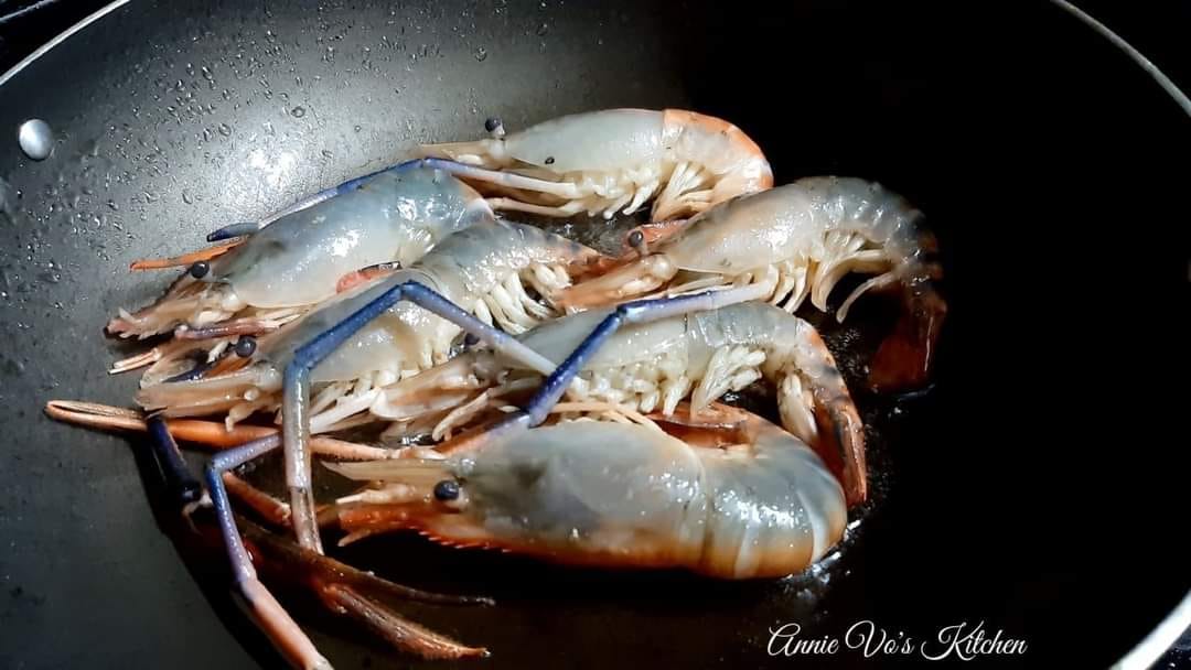 Nấu lẩu tôm càng thơm ngon hấp dẫn cho ngày trời lạnh - Ảnh 4. Nấu lẩu tôm càng thơm ngon hấp dẫn cho ngày trời lạnh - Ảnh 4.