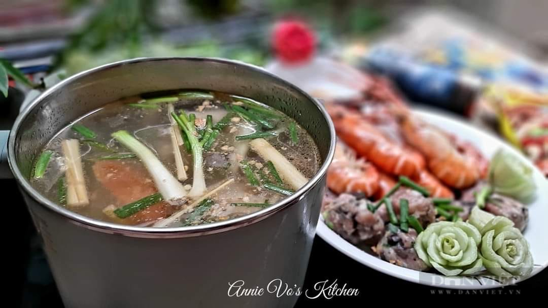 Nấu lẩu tôm càng thơm ngon hấp dẫn cho ngày trời lạnh - Ảnh 1. Nấu lẩu tôm càng thơm ngon hấp dẫn cho ngày trời lạnh - Ảnh 1.