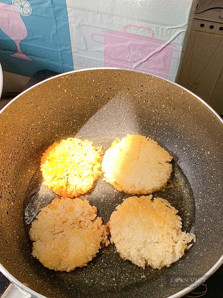 Dư cơm nguội đừng chiên hay hấp, hãy làm món này ngon tuyệt - Ảnh 4. Dư cơm nguội đừng chiên hay hấp, hãy làm món này ngon tuyệt - Ảnh 4.