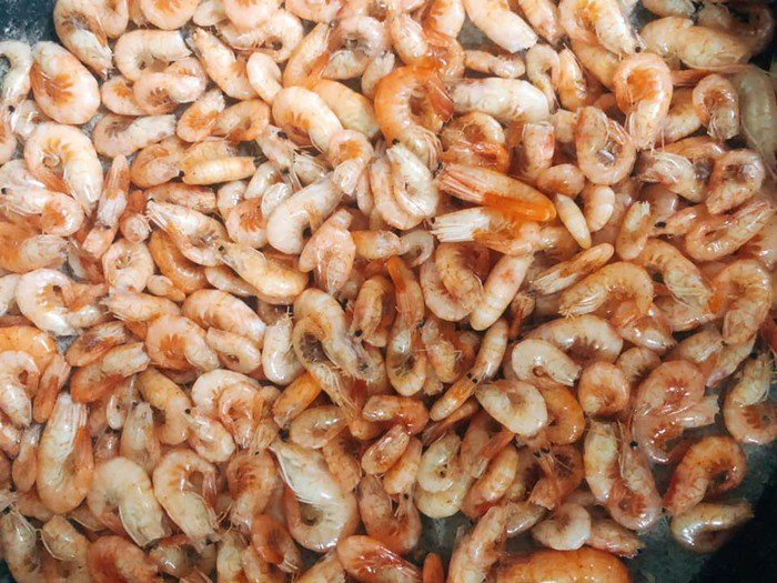 Rang tôm, chỉ cần lặp lại điều này, tôm lúc nào cũng giòn ngon, lên màu đỏ đẹp - Ảnh 2. Rang tôm, chỉ cần lặp lại điều này, tôm lúc nào cũng giòn ngon, lên màu đỏ đẹp - Ảnh 2.