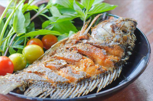 Rán cá đừng dại cho luôn vào chảo, nhớ 2 mẹo này cá vẫn nguyên vẹn, không dính chảo - Ảnh 8. Rán cá đừng dại cho luôn vào chảo, nhớ 2 mẹo này cá vẫn nguyên vẹn, không dính chảo - Ảnh 8.