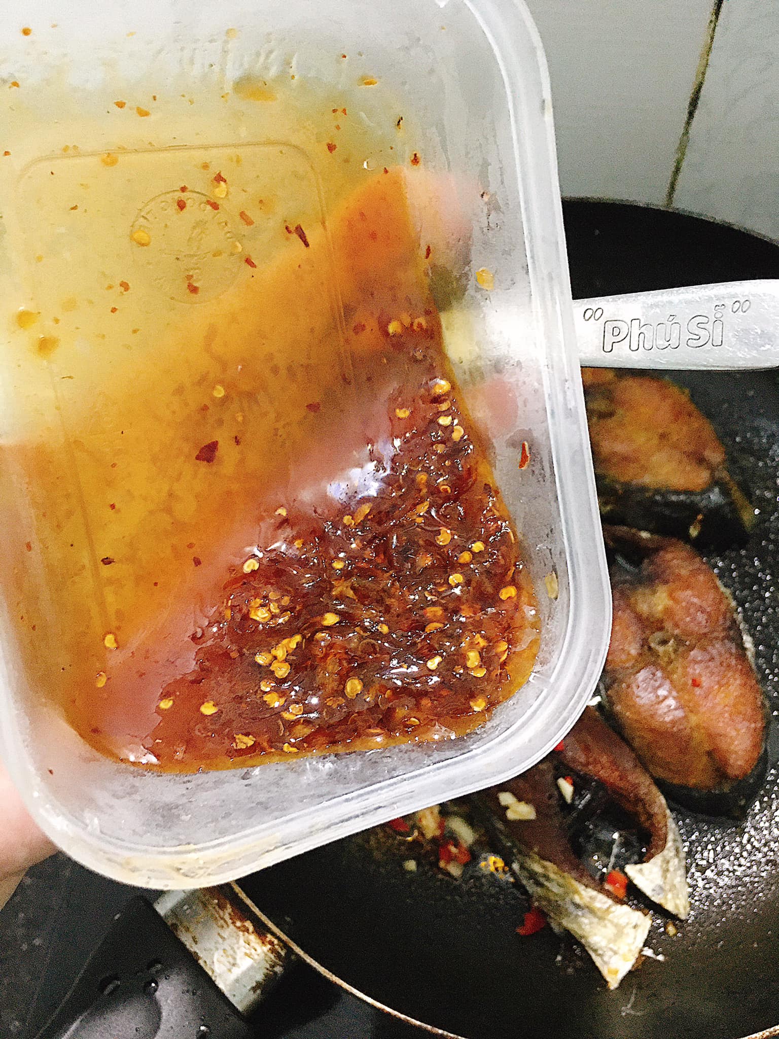 Muốn kho cá rã đông không bị tanh, chỉ cần cho thứ này vào - Ảnh 3. Muốn kho cá rã đông không bị tanh, chỉ cần cho thứ này vào - Ảnh 3.