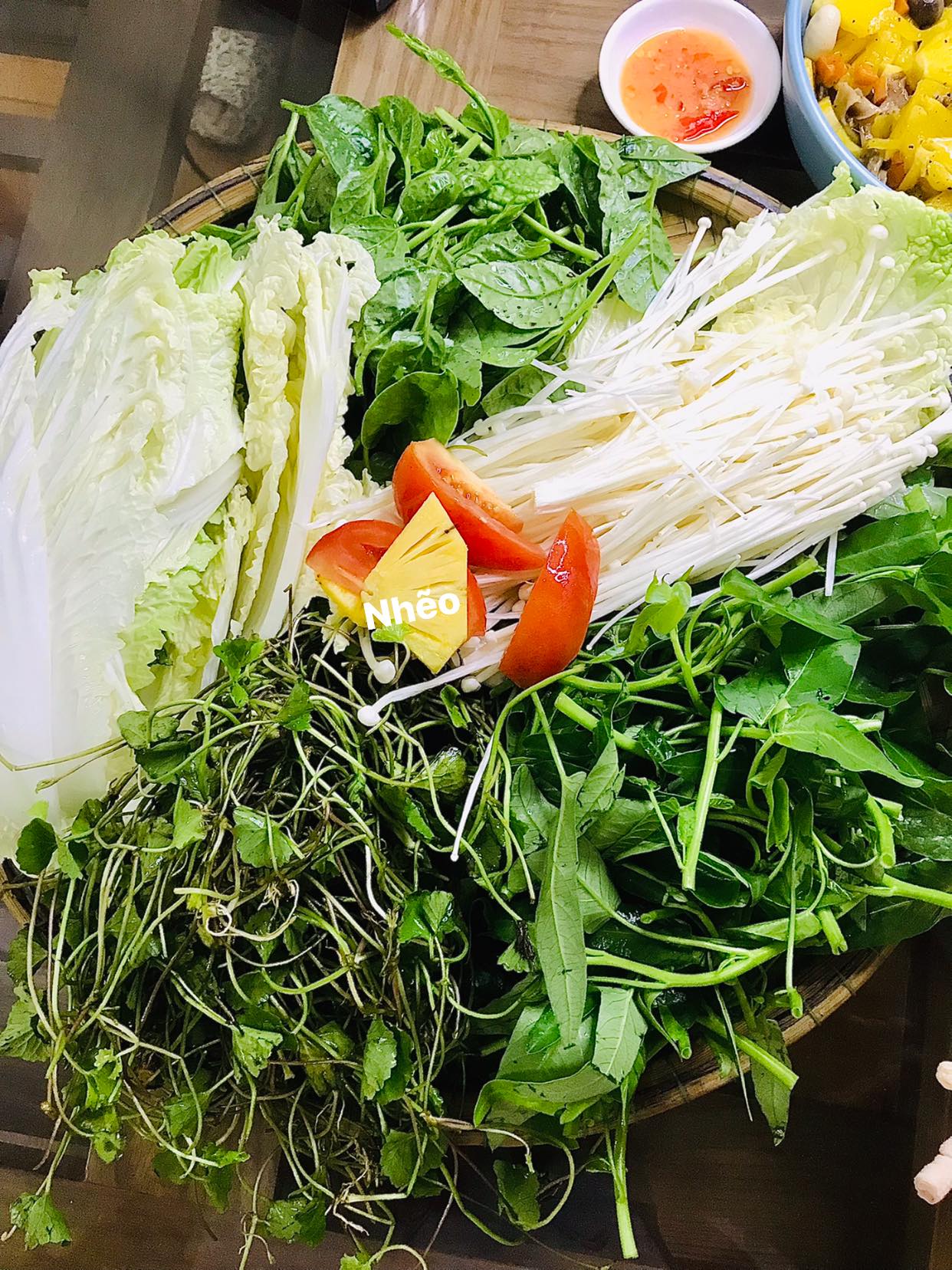 Nấu lẩu gà với ớt xiêm xanh rừng thơm nồng vị cay, cho gia đình ấm sực trong ngày đông - Ảnh 4. Nấu lẩu gà với ớt xiêm xanh rừng thơm nồng vị cay, cho gia đình ấm sực trong ngày đông - Ảnh 4.