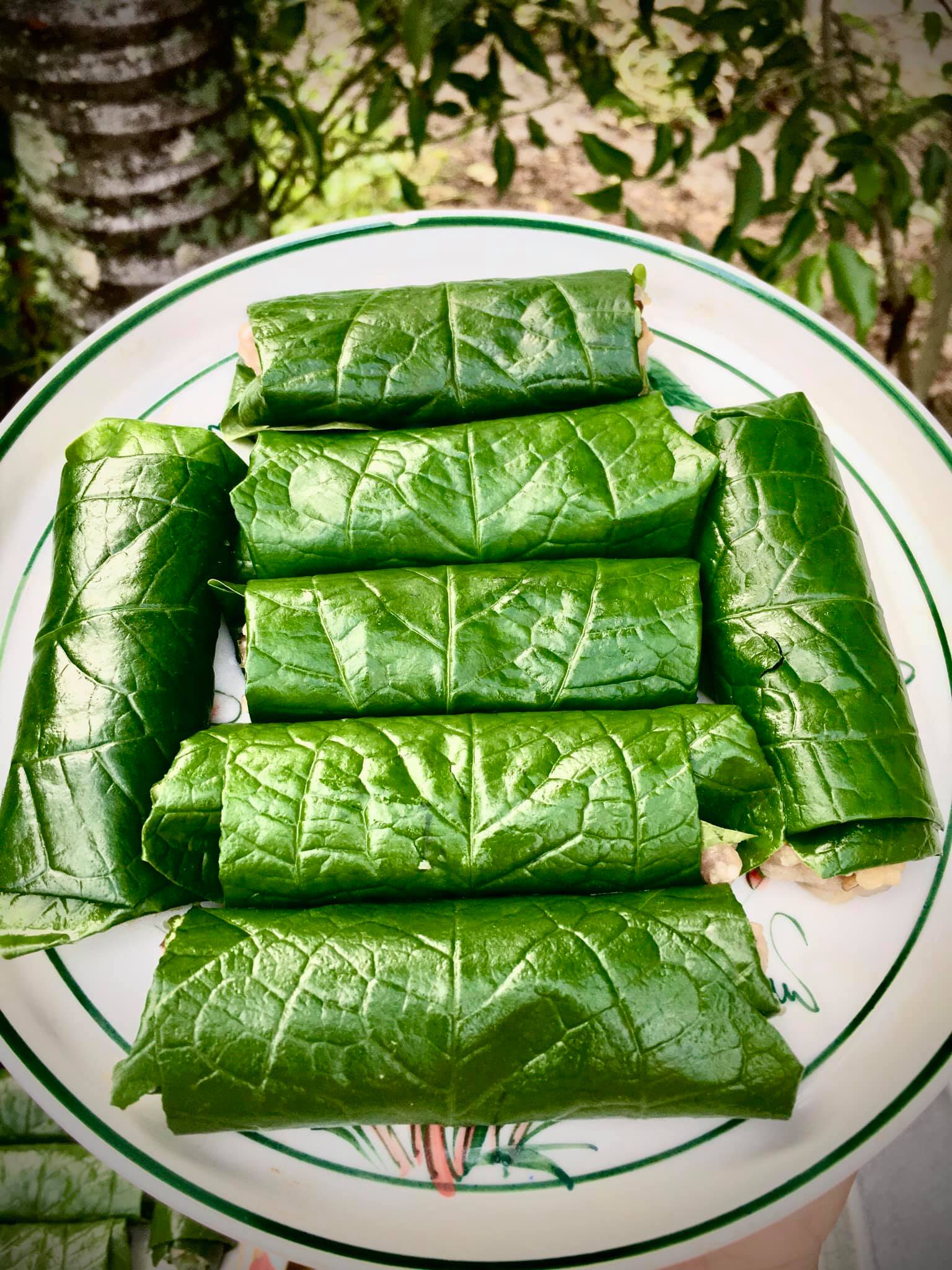 Mẹo nhỏ để món chả lá lốt bên ngoài tươi xanh, bên trong thơm mềm - Ảnh 2.