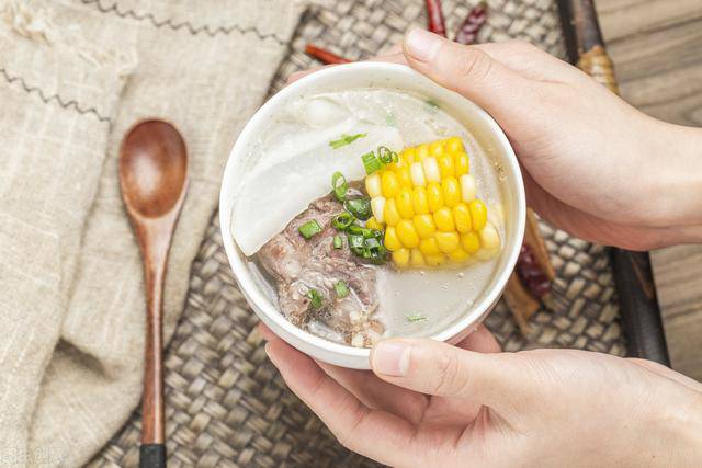 Hầm xương không cho nước trực tiếp, thêm 2 bước, nước canh thơm nức trắng ngần như sữa - Ảnh 5. Hầm xương không cho nước trực tiếp, thêm 2 bước, nước canh thơm nức trắng ngần như sữa - Ảnh 5.