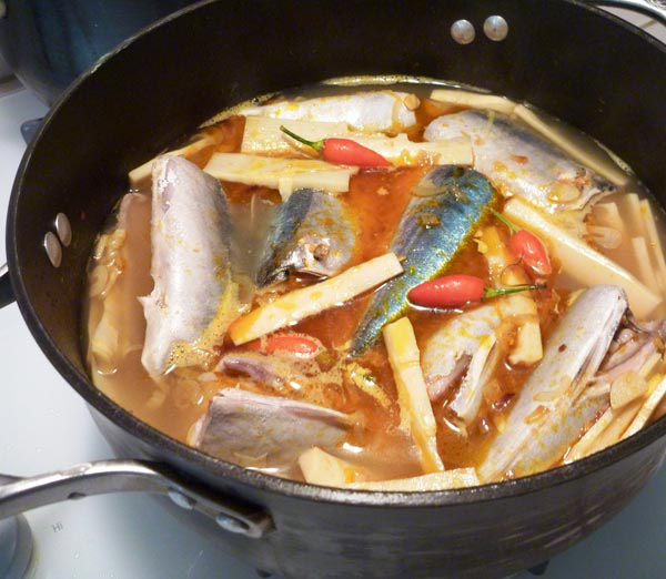 Kỹ thuật kho cá 3 lửa: Nghe lạ đời nhưng thành quả lại ngon nức nở - Ảnh 2.
Kỹ thuật kho cá 3 lửa: Nghe lạ đời nhưng thành quả lại ngon nức nở - Ảnh 2.