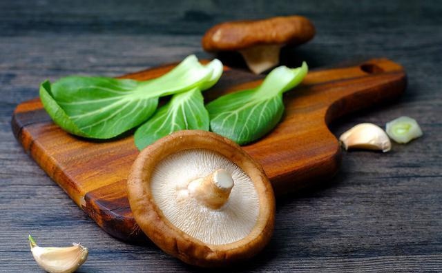 Chỉ rửa nấm hương với nước chẳng khác gì ăn trứng côn trùng, dùng thứ này chất bẩn trôi hết - Ảnh 4. Chỉ rửa nấm hương với nước chẳng khác gì ăn trứng côn trùng, dùng thứ này chất bẩn trôi hết - Ảnh 4.
