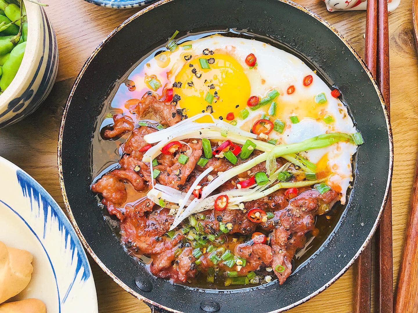 Gợi ý 2 món thơm ngon với bánh mì cho bữa sáng mùa đông ấm áp - Ảnh 2.