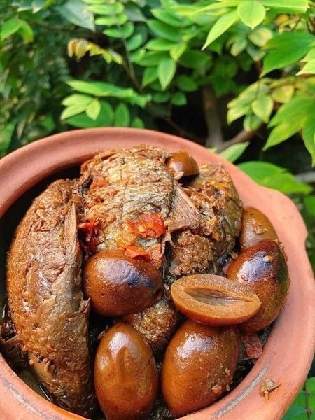 Kho cá diếc với những loại lá và quả này thơm ngon mỹ mãn - Ảnh 2.