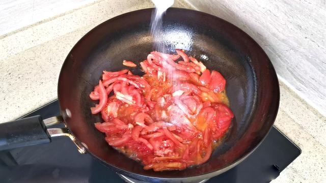 Nấu canh cà chua trứng đừng cho nước thường, đây mới là thứ nước khiến món canh ngon ngọt - Ảnh 3. Nấu canh cà chua trứng đừng cho nước thường, đây mới là thứ nước khiến món canh ngon ngọt - Ảnh 3.