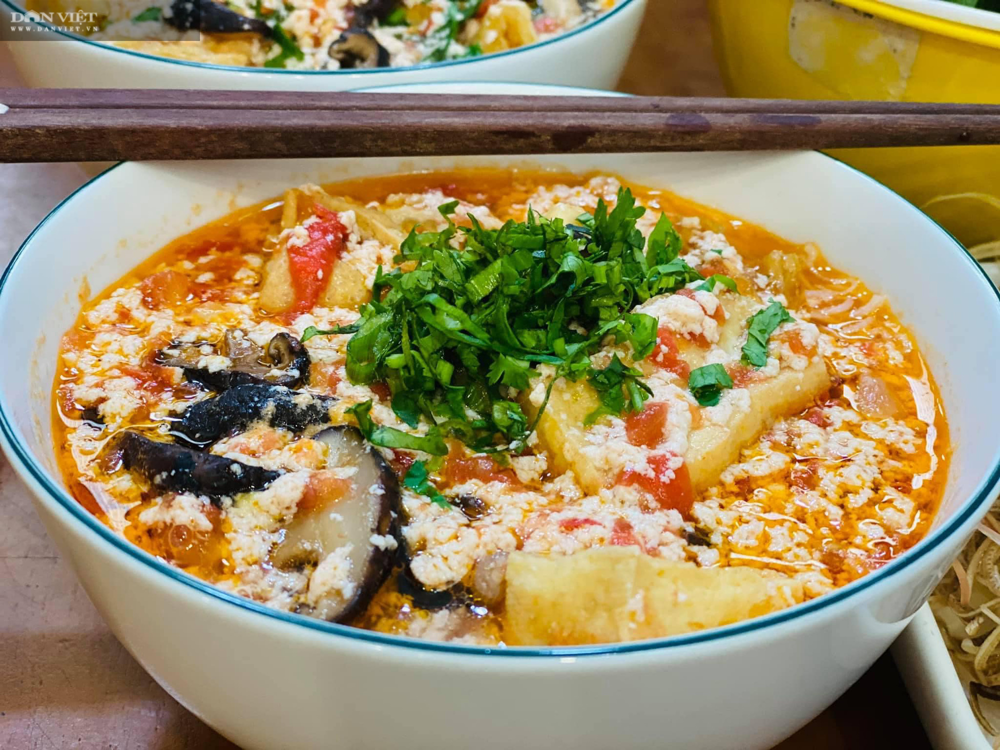 Bật mí cách nấu món bún riêu chay bằng nước đậu nành - Ảnh 1.