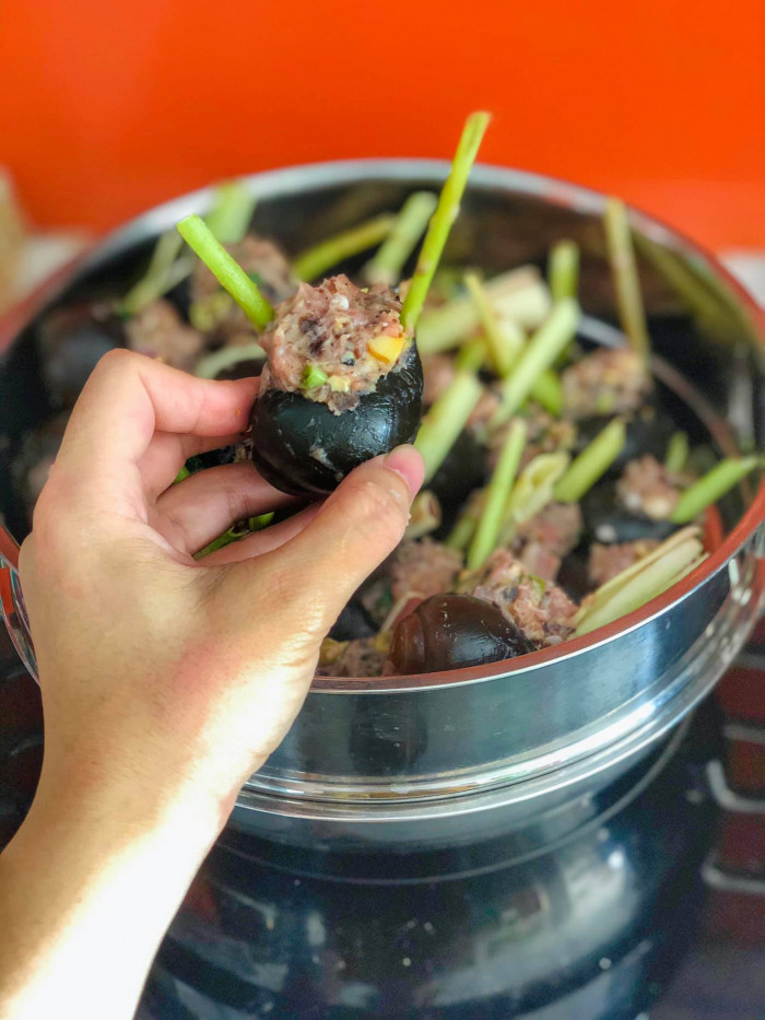 Làm ốc bươu nhồi thịt kiểu này đảm bảo chồng thích, con mê - Ảnh 5. Làm ốc bươu nhồi thịt kiểu này đảm bảo chồng thích, con mê - Ảnh 5.