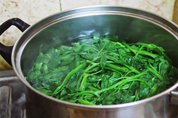 Mẹo hay giúp rau muống xào xanh mướt, giòn ngọt - Ảnh 2. Mẹo hay giúp rau muống xào xanh mướt, giòn ngọt - Ảnh 2.