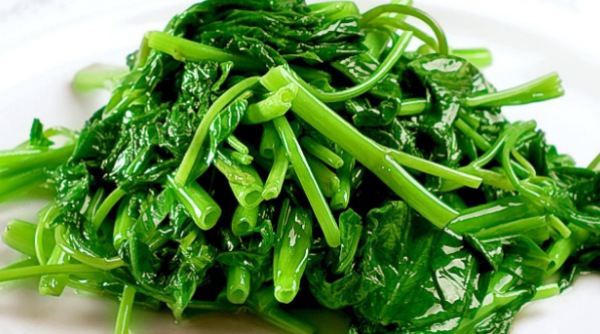 Mẹo hay giúp rau muống xào xanh mướt, giòn ngọt - Ảnh 1. Mẹo hay giúp rau muống xào xanh mướt, giòn ngọt - Ảnh 1.