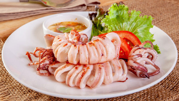Mách 3 cách làm mực hấp bia ngon bá đạo, cách pha nước chấm cũng miễn chê - Ảnh 4. Mách 3 cách làm mực hấp bia ngon bá đạo, cách pha nước chấm cũng miễn chê - Ảnh 4.