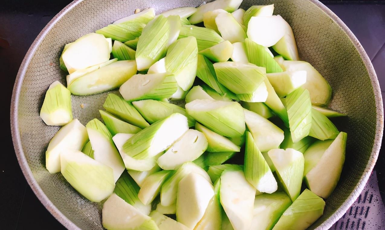 Xào mướp cần thêm 1 bước này, mướp sẽ xanh non ngon miệng, không thâm đen - Ảnh 4. Xào mướp cần thêm 1 bước này, mướp sẽ xanh non ngon miệng, không thâm đen - Ảnh 4.