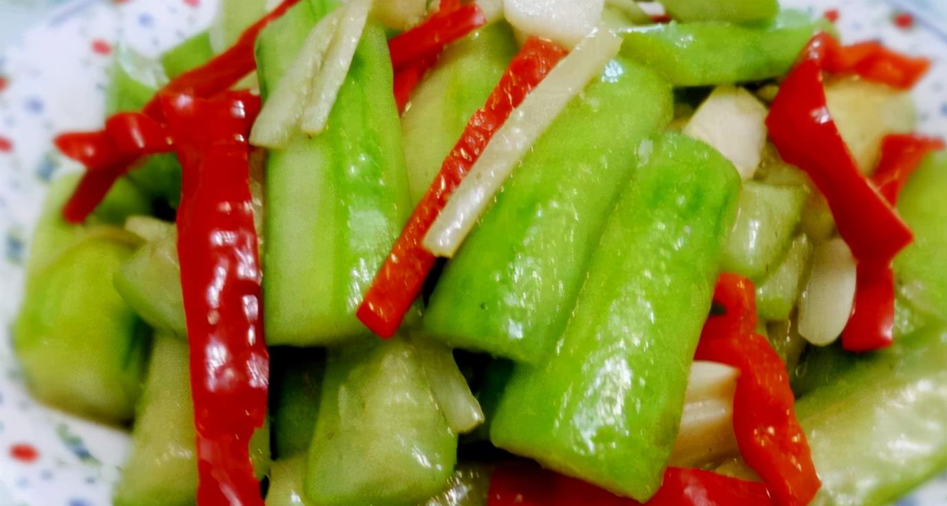 Xào mướp cần thêm 1 bước này, mướp sẽ xanh non ngon miệng, không thâm đen - Ảnh 2. Xào mướp cần thêm 1 bước này, mướp sẽ xanh non ngon miệng, không thâm đen - Ảnh 2.