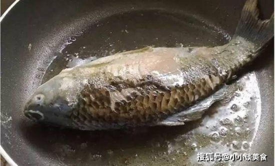 Rán cá đừng cho trực tiếp vào chảo, thêm 1 bước nữa cá không bị dính và vỡ da - Ảnh 1. Rán cá đừng cho trực tiếp vào chảo, thêm 1 bước nữa cá không bị dính và vỡ da - Ảnh 1.