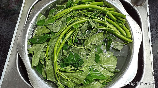 Xào rau muống bị thâm đen, không giòn ngon do chưa biết mẹo này - Ảnh 3. Xào rau muống bị thâm đen, không giòn ngon do chưa biết mẹo này - Ảnh 3.