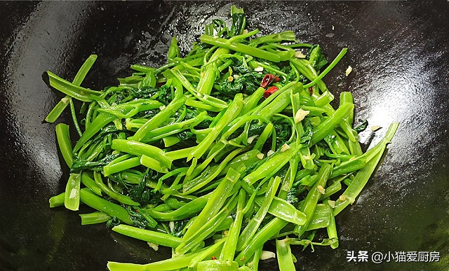 Xào rau muống bị thâm đen, không giòn ngon do chưa biết mẹo này - Ảnh 8. Xào rau muống bị thâm đen, không giòn ngon do chưa biết mẹo này - Ảnh 8.