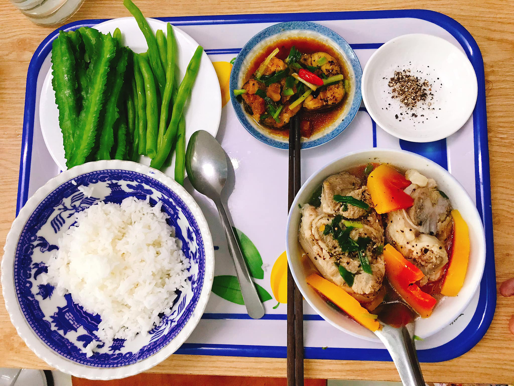 Mẹ bỉm khoe mâm cơm cữ ‘chuẩn bà ngoại nấu’ vừa đủ chất vừa gọi sữa về "ồ ạt" - Ảnh 5.