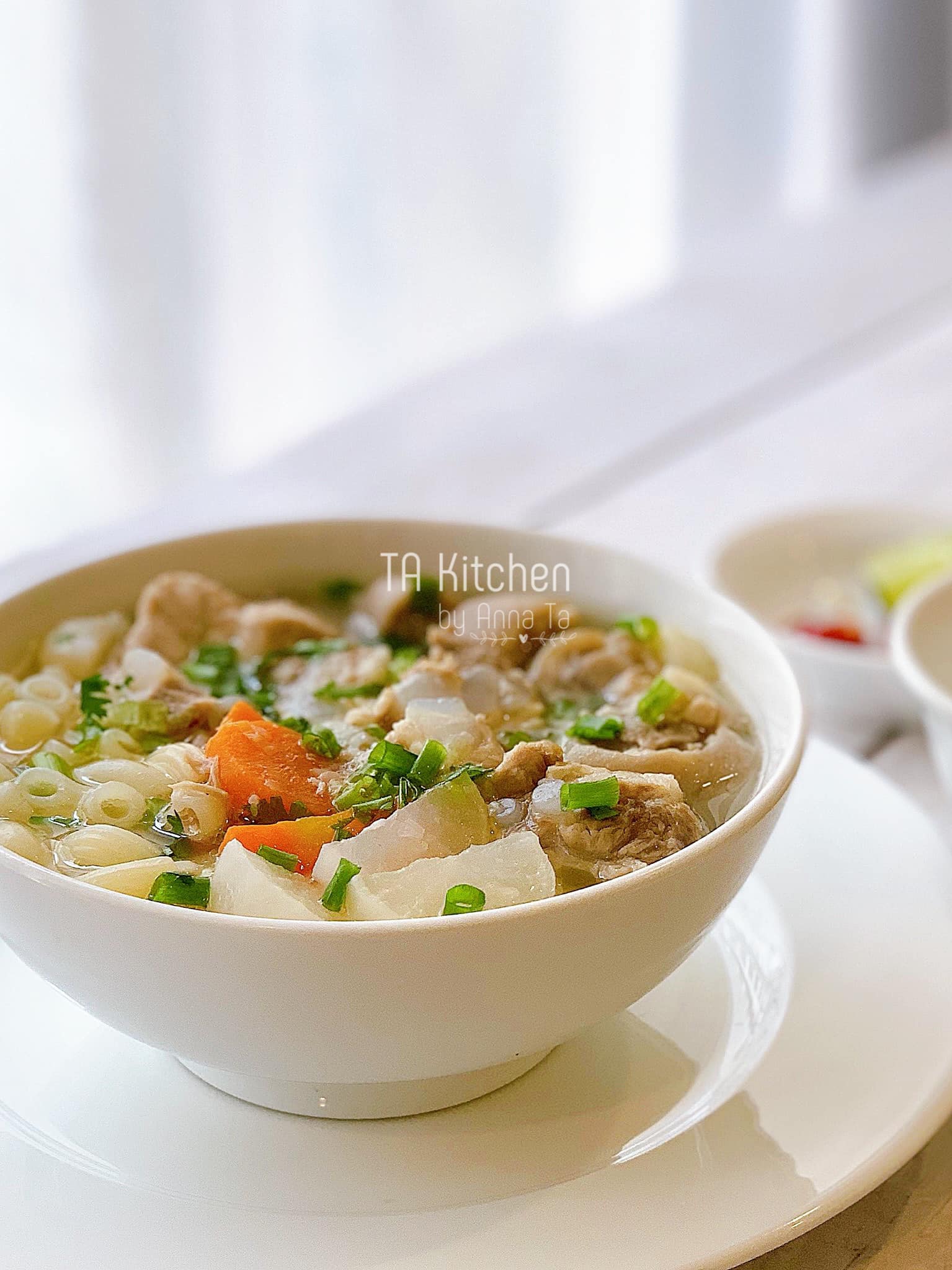 Đổi món cho bữa sáng với nui sườn sụn đuôi heo - Ảnh 1. Đổi món cho bữa sáng với nui sườn sụn đuôi heo - Ảnh 1.