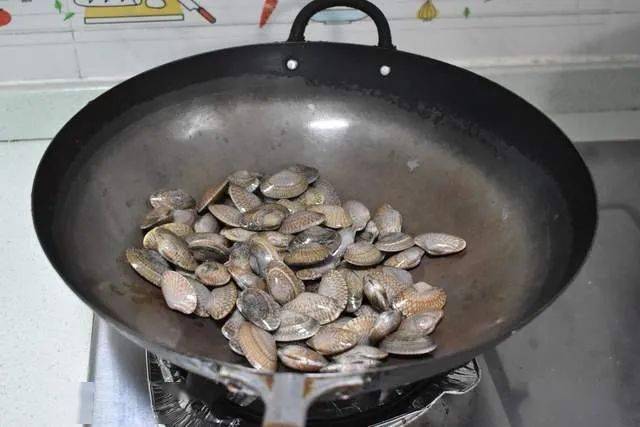 Ngao xào cay - Ảnh 4. Ngao xào cay - Ảnh 4.