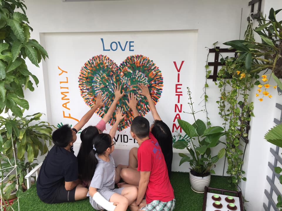 ông bố trẻ 'sở hữu' sân thượng rau và 'ao' cá đáng mơ ước - Ảnh 3. ông bố trẻ 'sở hữu' sân thượng rau và 'ao' cá đáng mơ ước - Ảnh 3.