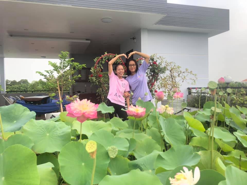 Ngỡ ngàng hồ sen ngát hương quanh năm trên tầng thượng của gia đình Sài Gòn - Ảnh 9. Ngỡ ngàng hồ sen ngát hương quanh năm trên tầng thượng của gia đình Sài Gòn - Ảnh 9.