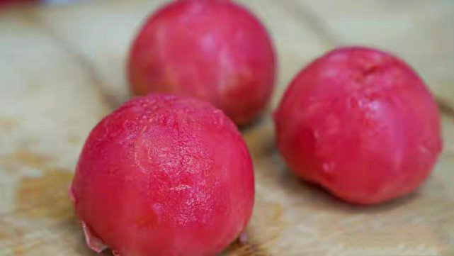 Muốn nấu canh cà chua trứng nổi vân đẹp, thơm ngon, không tanh nên "bỏ túi" bí quyết này - Ảnh 2.