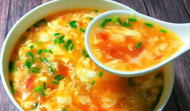Muốn nấu canh cà chua trứng nổi vân đẹp, thơm ngon, không tanh nên "bỏ túi" bí quyết này - Ảnh 7.