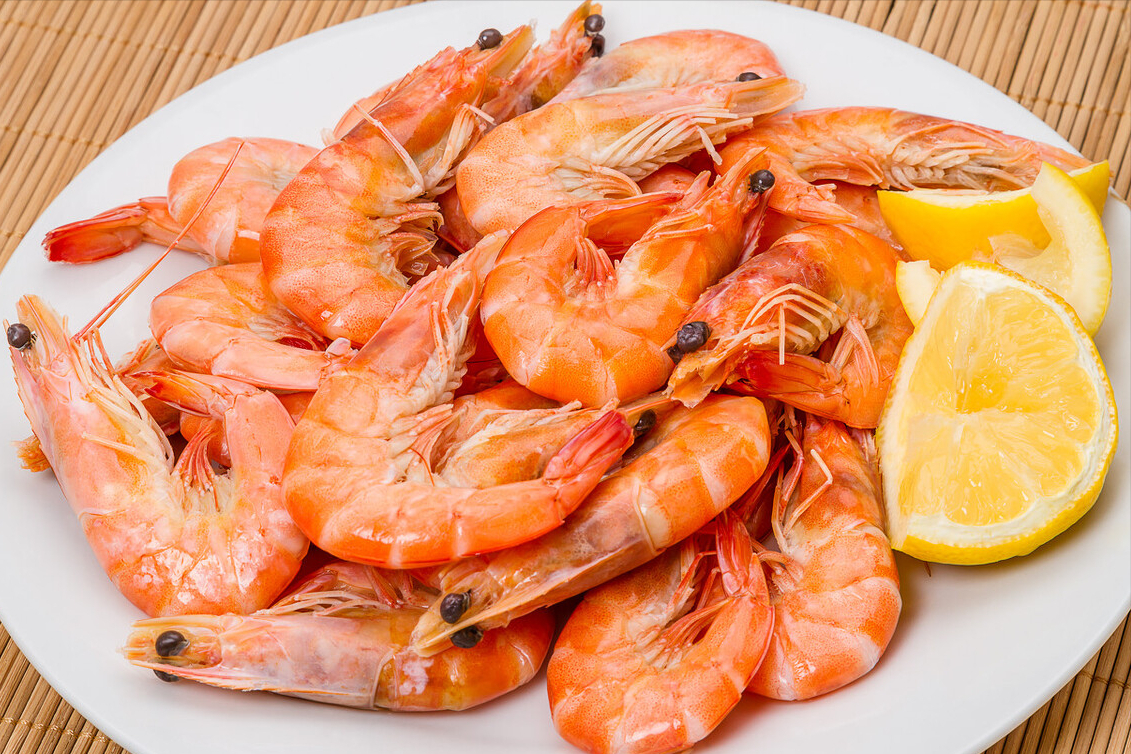 Luộc tôm bằng nước nóng hay nước lạnh? Làm theo cách này, tôm sẽ ngon ngọt vô cùng - Ảnh 1.