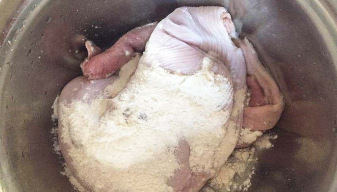 Muốn làm sạch dạ dày lợn cho muối và giấm là chưa đủ, cần thêm 1 thứ này - Ảnh 2. Muốn làm sạch dạ dày lợn cho muối và giấm là chưa đủ, cần thêm 1 thứ này - Ảnh 2.
