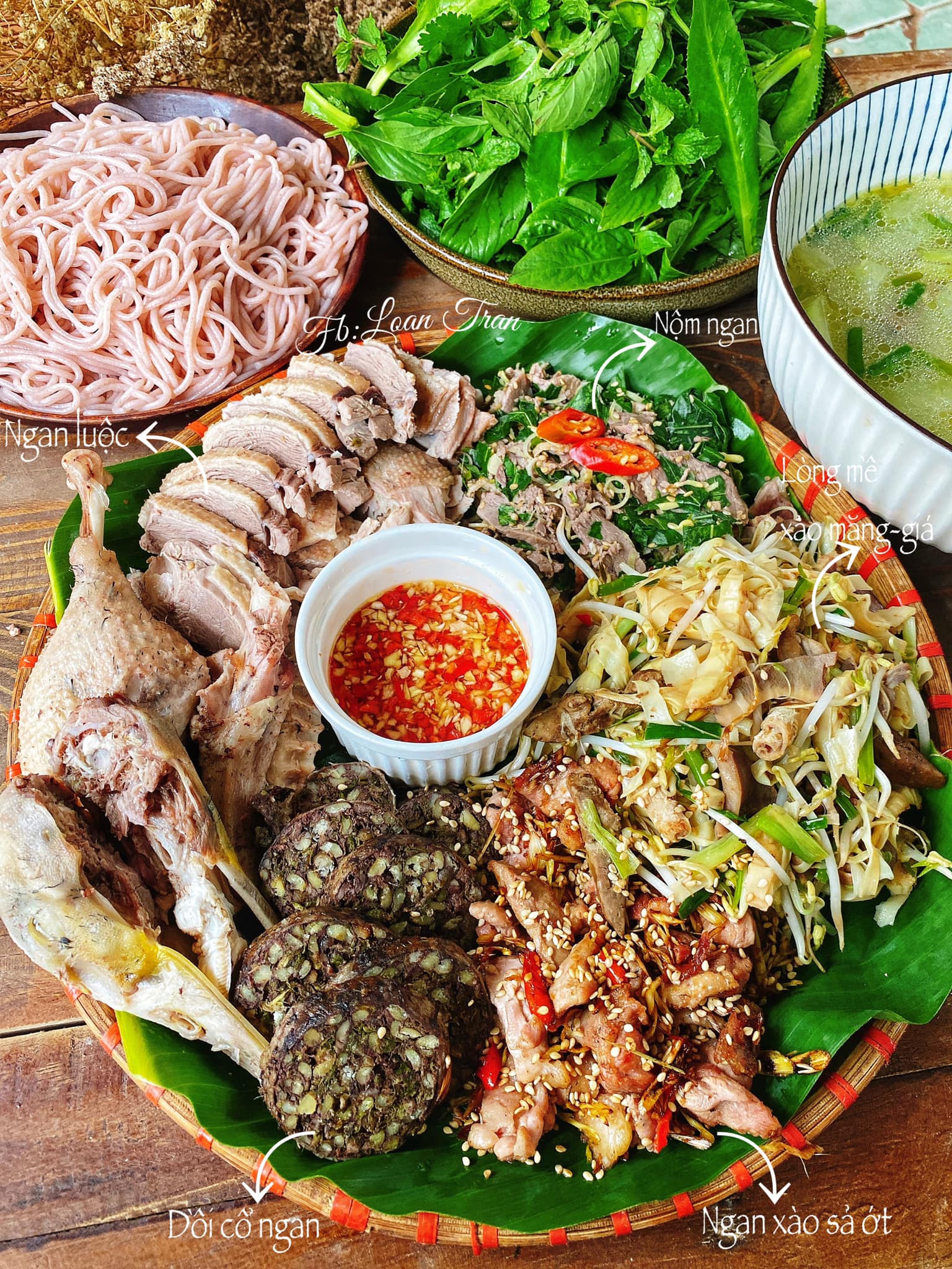 Chỉ với một con ngan, bạn có thể làm 5 món cực kì hấp dẫn - Ảnh 1. Chỉ với một con ngan, bạn có thể làm 5 món cực kì hấp dẫn - Ảnh 1.