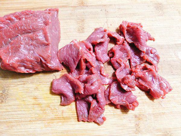 Đầu bếp mách cách xào thịt bò mềm, thơm không khô - Ảnh 1. Đầu bếp mách cách xào thịt bò mềm, thơm không khô - Ảnh 1.