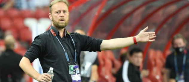 ĐT Thái Lan thăng hoa vì HLV Polking giữ... "thói quen phong thủy"? - Ảnh 1. ĐT Thái Lan thăng hoa vì HLV Polking giữ... "thói quen phong thủy"? - Ảnh 1.