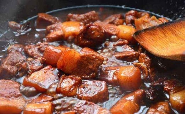 Kho thịt, đừng cho loại gia vị quen thuộc này, nhiều người làm sai khiến thịt khô, mất ngon - Ảnh 3. Kho thịt, đừng cho loại gia vị quen thuộc này, nhiều người làm sai khiến thịt khô, mất ngon - Ảnh 3.