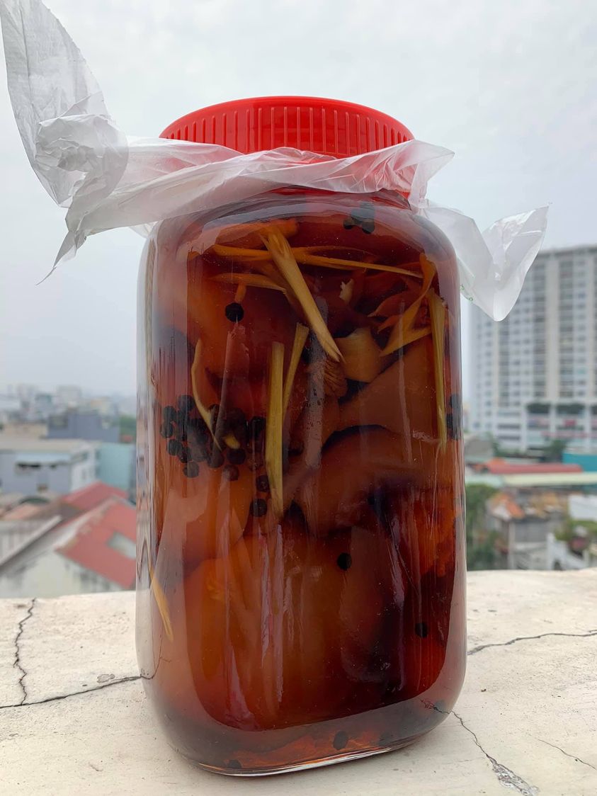 Làm thịt tai mũi heo ngâm mắm giòn tan, thơm ngon, chỉ cần nhớ bước này - Ảnh 1.