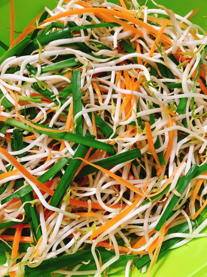 Để làm dưa giá hẹ giòn ngon, không bị úng, đừng quên bí quyết này - Ảnh 1.